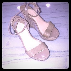 Gianni Bini nude wedge